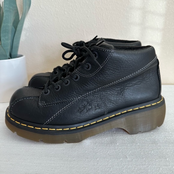 New Dr. Martens Vintage Black Leather Floral Embossed Platform Boots Womens 10 - Picture 4 of 13